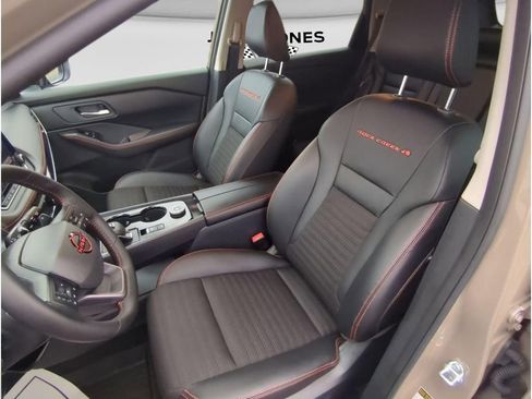 Used 2025 Nissan Rogue SV image 11