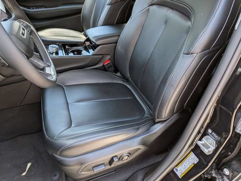 Used 2023 Jeep Grand Cherokee Limited w/ Black Appearance Package AWD/4WD image 22