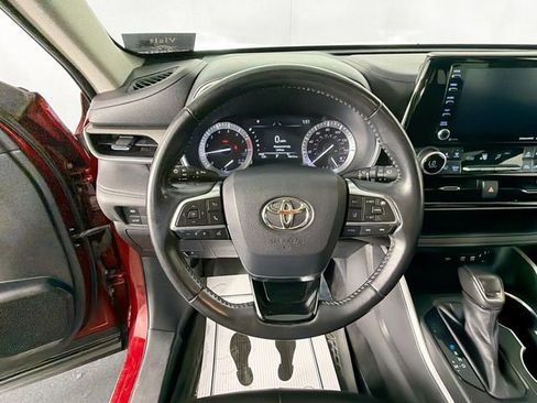 Used 2020 Toyota Highlander XLE image 13