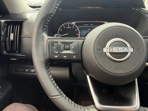 Used 2022 Nissan Pathfinder SV w/ SV Premium Package FWD image 13