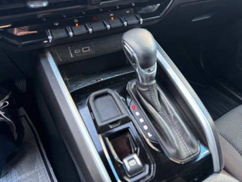 Used 2024 Chevrolet Colorado LT w/ LT Convenience Package II image 18