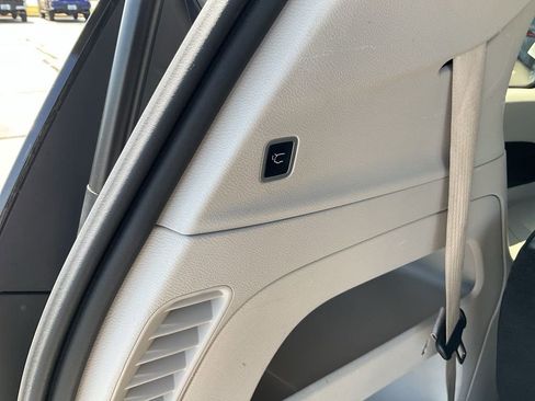 Used 2023 Chrysler Pacifica Touring-L FWD image 14