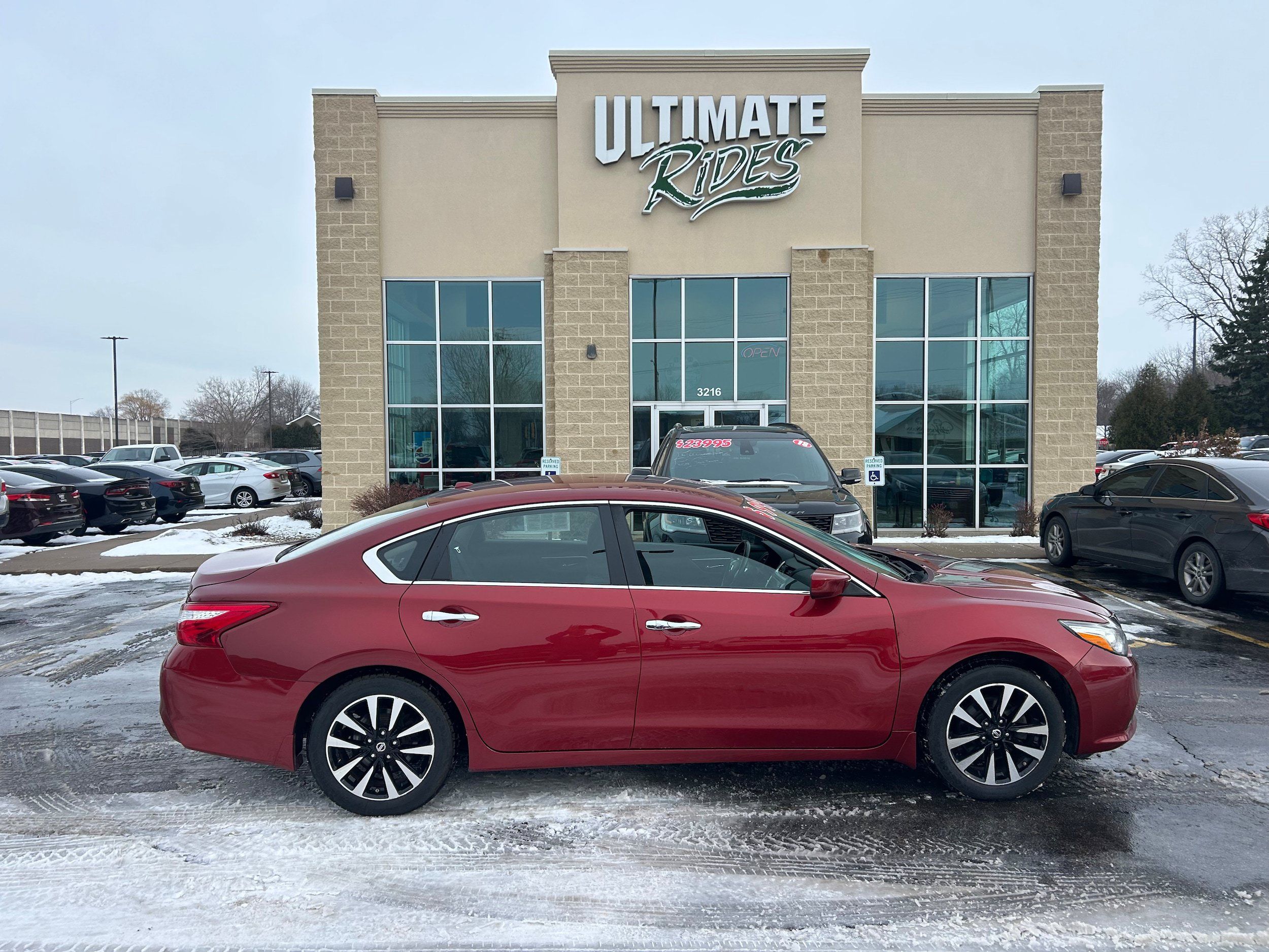 Used 2016 Nissan Altima 2.5 SV FWD image 1