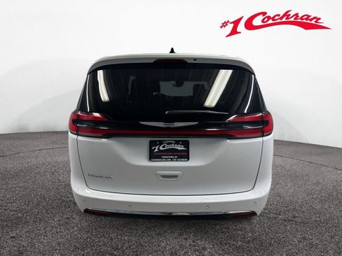 Used 2024 Chrysler Pacifica Touring-L FWD image 21