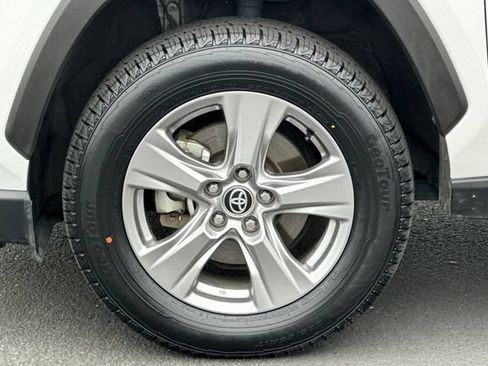 Certified 2024 Toyota RAV4 XLE FWD image 30