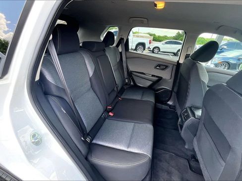 Used 2022 Nissan Rogue S FWD image 27