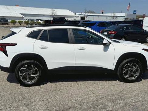 Used 2024 Chevrolet Trax LT w/ Driver Confidence Package image 8