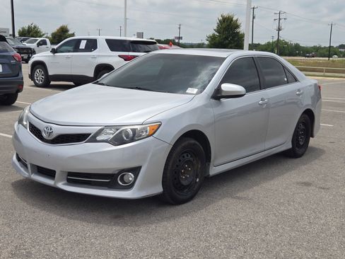 Used 2012 Toyota Camry SE FWD image 7