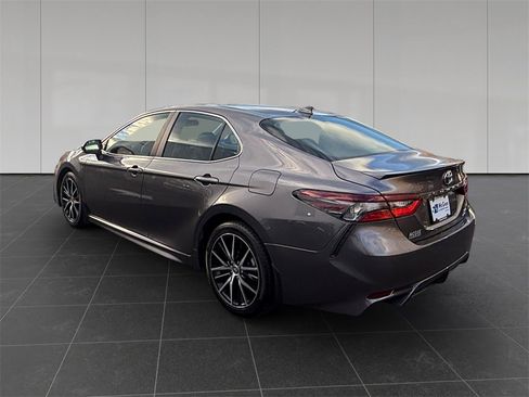 Used 2023 Toyota Camry SE w/ Cold Weather Package image 3