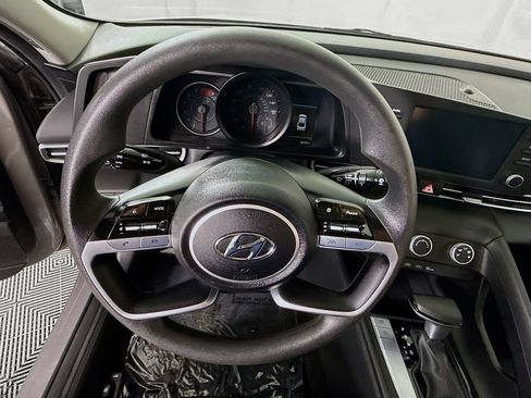 Certified 2023 Hyundai Elantra SE FWD image 19