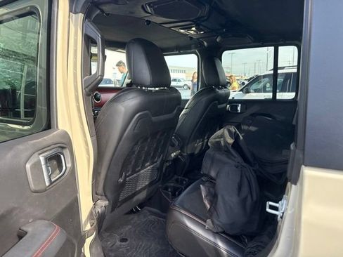 Used 2022 Jeep Gladiator Rubicon w/ LED Lighting Group AWD/4WD image 17