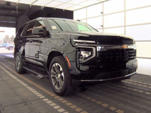 Used 2025 Chevrolet Tahoe LS RWD image 2