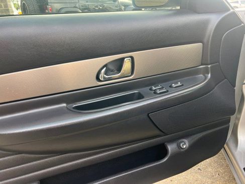 Used 2004 Ford Thunderbird image 21