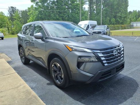 Used 2025 Nissan Rogue SV FWD image 3