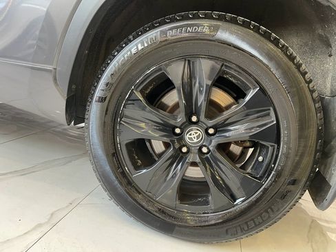 Used 2021 Toyota Highlander XLE AWD/4WD image 30