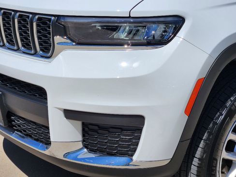 Used 2025 Jeep Grand Cherokee L Laredo w/ Luxury Tech Group I image 15