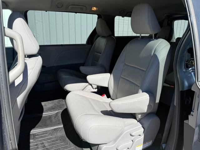 Used 2015 Toyota Sienna XLE AWD/4WD image 13