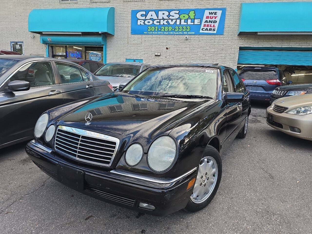 Used 1999 Mercedes-Benz E 320 4MATIC Sedan image 2