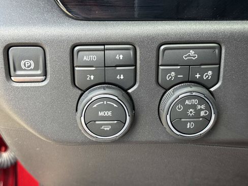 Used 2026 Chevrolet Silverado 1500 LT Trail Boss w/ Convenience Package II AWD/4WD image 31