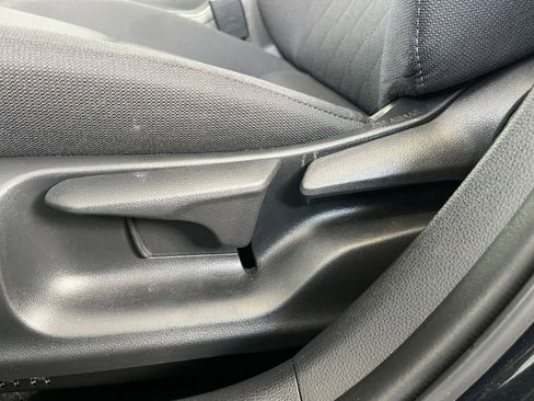 Used 2025 Toyota Corolla LE image 23