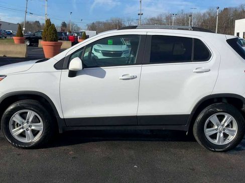 Certified 2022 Chevrolet Trax LT w/ LT Convenience Package image 5