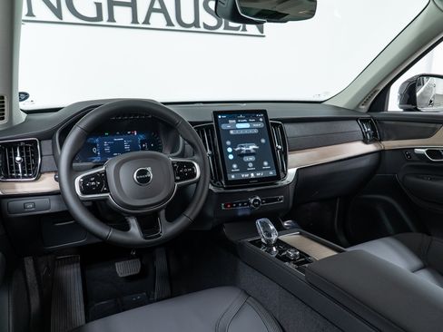 New 2026 Volvo XC90 B6 Plus w/ Protection Package Premier image 16