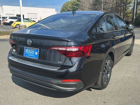 Certified 2023 Volkswagen Jetta SE w/ Panoramic Sunroof Package image 6