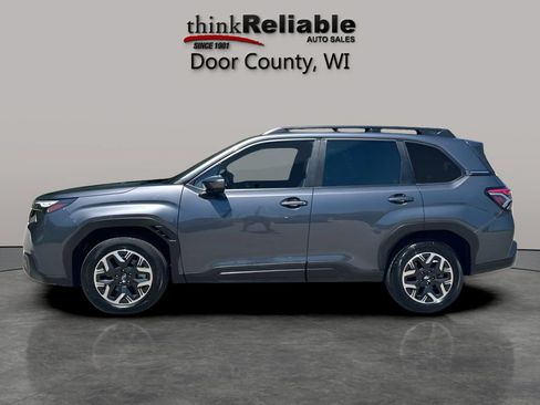 Used 2025 Subaru Forester Premium AWD/4WD image 2