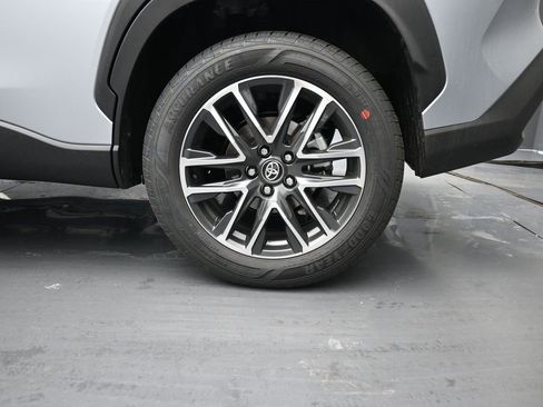 Used 2026 Toyota Corolla Cross XLE image 13