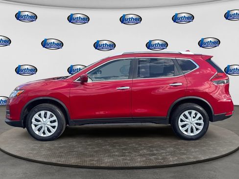 Used 2017 Nissan Rogue AWD image 2