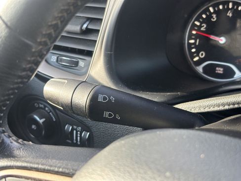 Used 2015 Jeep Renegade Limited image 14