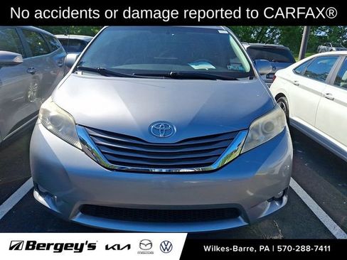 Used 2012 Toyota Sienna XLE FWD image 2