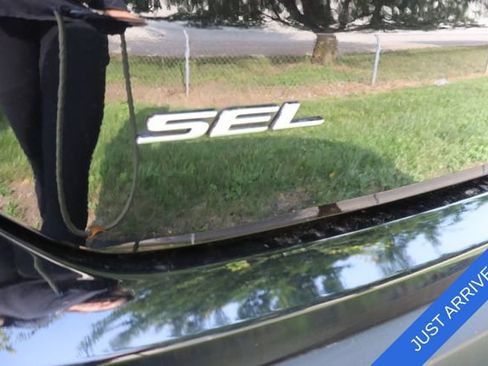 Certified 2024 Ford Edge SEL w/ Convenience Package AWD/4WD image 9