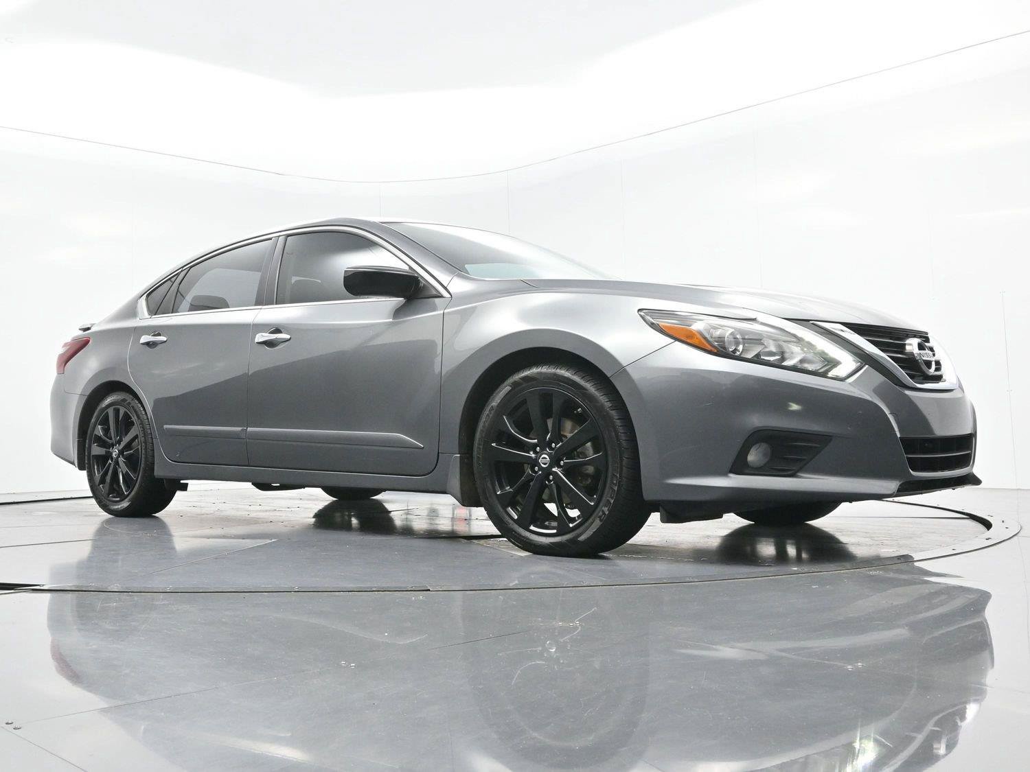 Used 2017 Nissan Altima 2.5 SR w/ Midnight Edition Package FWD image 41