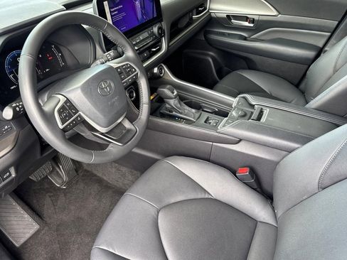 Used 2025 Toyota Grand Highlander FWD image 4