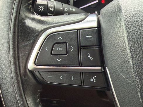 Used 2021 Toyota Highlander XLE FWD image 17