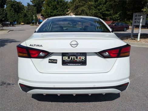 Used 2025 Nissan Altima 2.5 SV FWD image 6