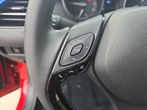 Used 2021 Toyota C-HR XLE image 17