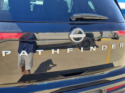 Used 2025 Nissan Pathfinder SV FWD image 13