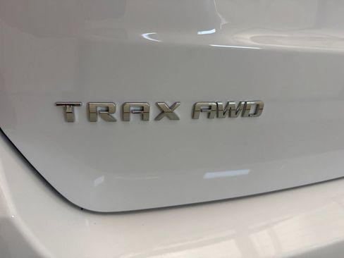 Used 2022 Chevrolet Trax LS w/ Tint and Cruise Package AWD/4WD image 9