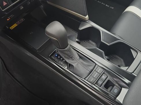 Used 2026 Toyota Camry SE FWD image 25