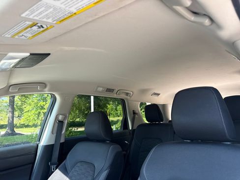 Used 2025 Nissan Pathfinder SV FWD image 31