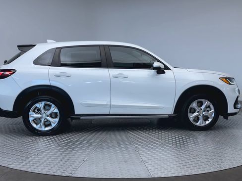 Used 2023 Honda HR-V LX image 9