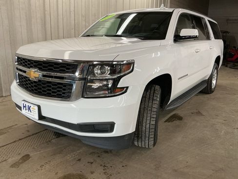 Used 2019 Chevrolet Suburban LT image 4