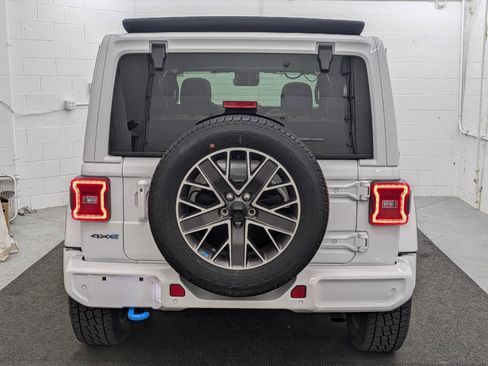 Used 2023 Jeep Wrangler Unlimited Sahara image 19