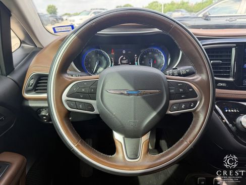 Used 2017 Chrysler Pacifica Limited FWD image 15
