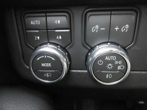 New 2026 GMC Yukon XL Denali w/ Denali Reserve Package image 18