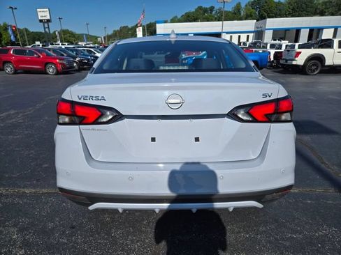 Used 2024 Nissan Versa SV FWD image 7