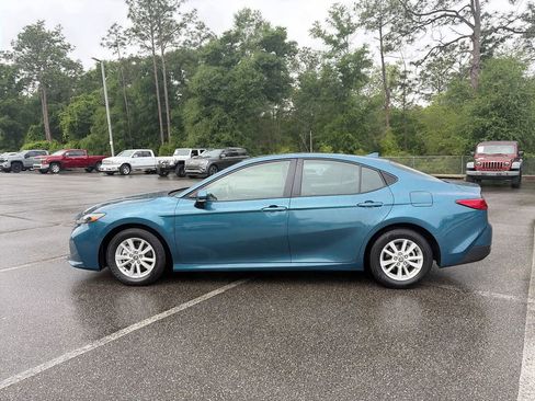 Used 2025 Toyota Camry LE FWD image 6