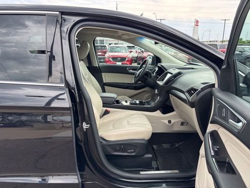 Used 2020 Ford Edge Titanium w/ Equipment Group 301A AWD/4WD image 38